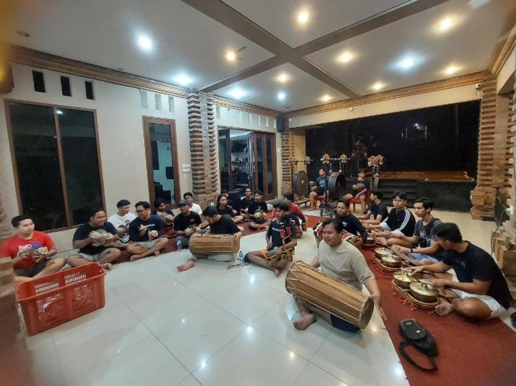 Semangat ST. Yasa Kencana Br. Gaji, Berlatih Keras Menuju Malam Apresiasi Seni Porsenides Dalung 2024